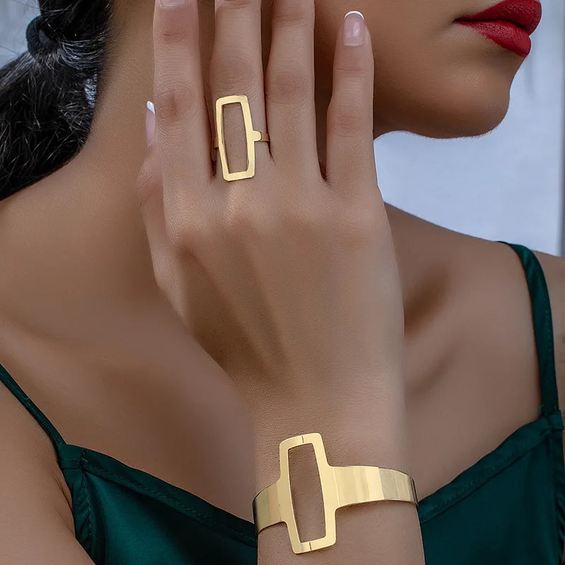 Sophisticated geometric shapes bracelet and ring set