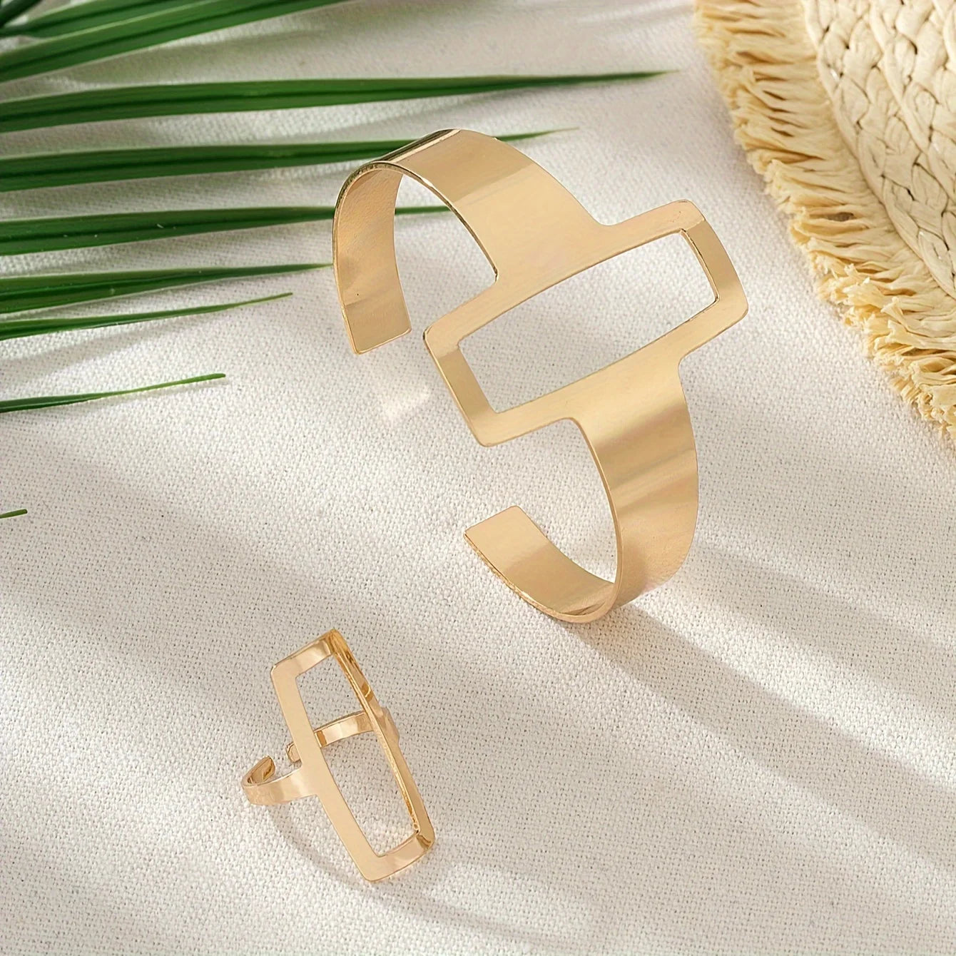 Sophisticated geometric shapes bracelet and ring set