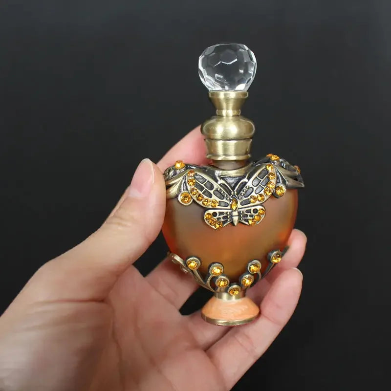 عطر أوليو إسنسيال الأنيق